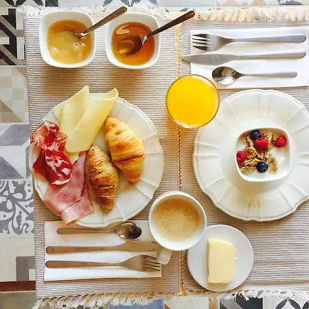 The Saints Suites Couette-café