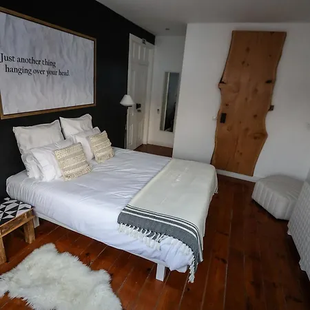 The Saints Suites Bed & Breakfast Lisboa