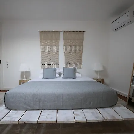 The Saints Suites Couette-café Lisboa